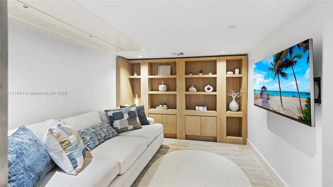 102 24th St, Unit 904, Miami Beach, FL 33139 Photo