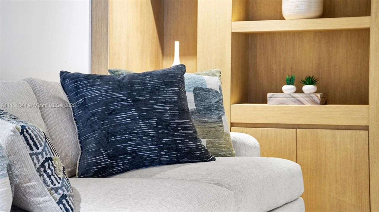 102 24th St, Unit 904, Miami Beach, FL 33139 Photo