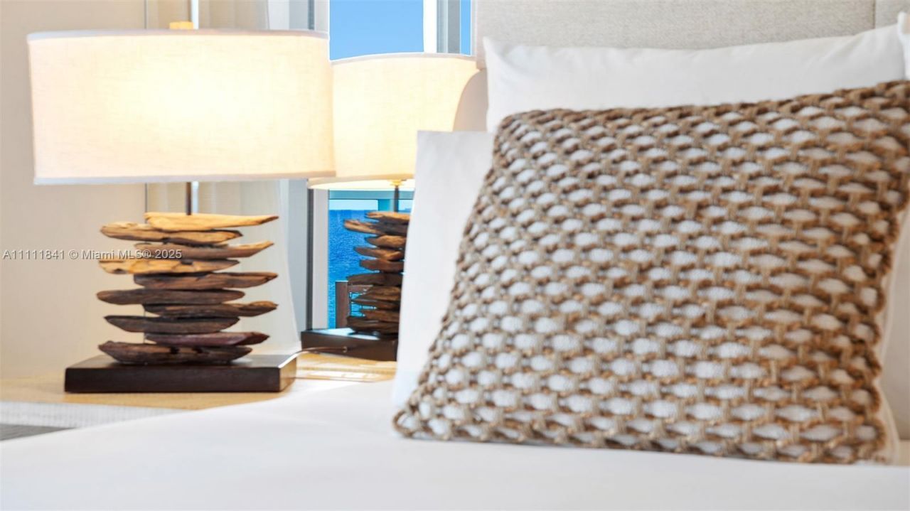 102 24th St, Unit 904, Miami Beach, FL 33139 Photo