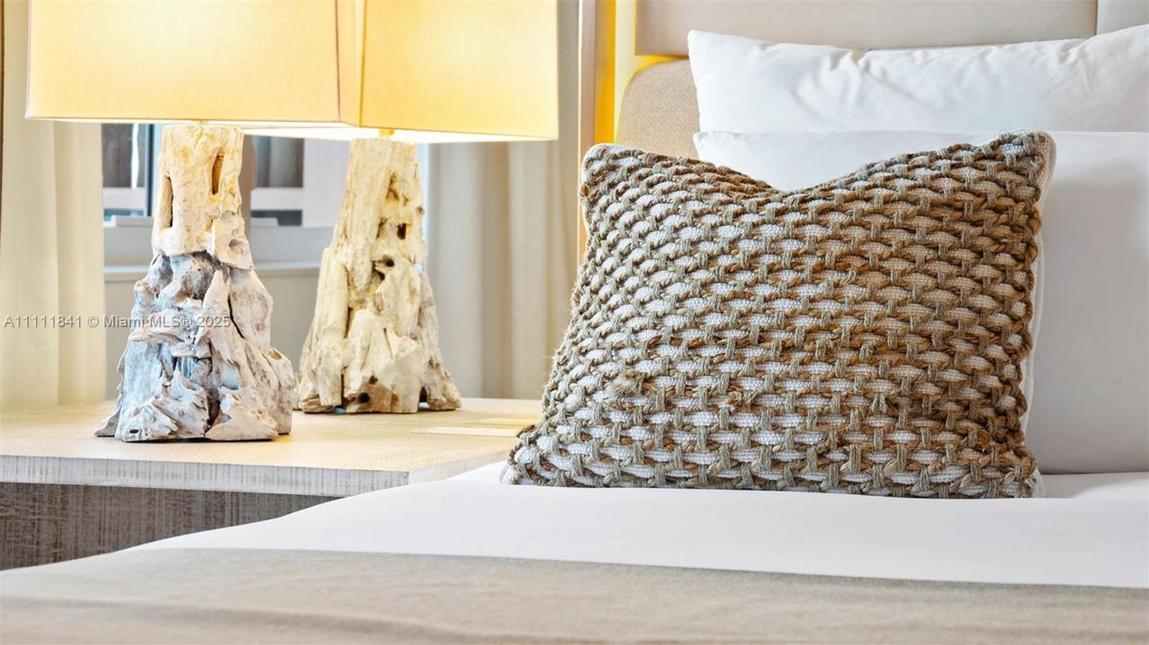 102 24th St, Unit 904, Miami Beach, FL 33139 Photo