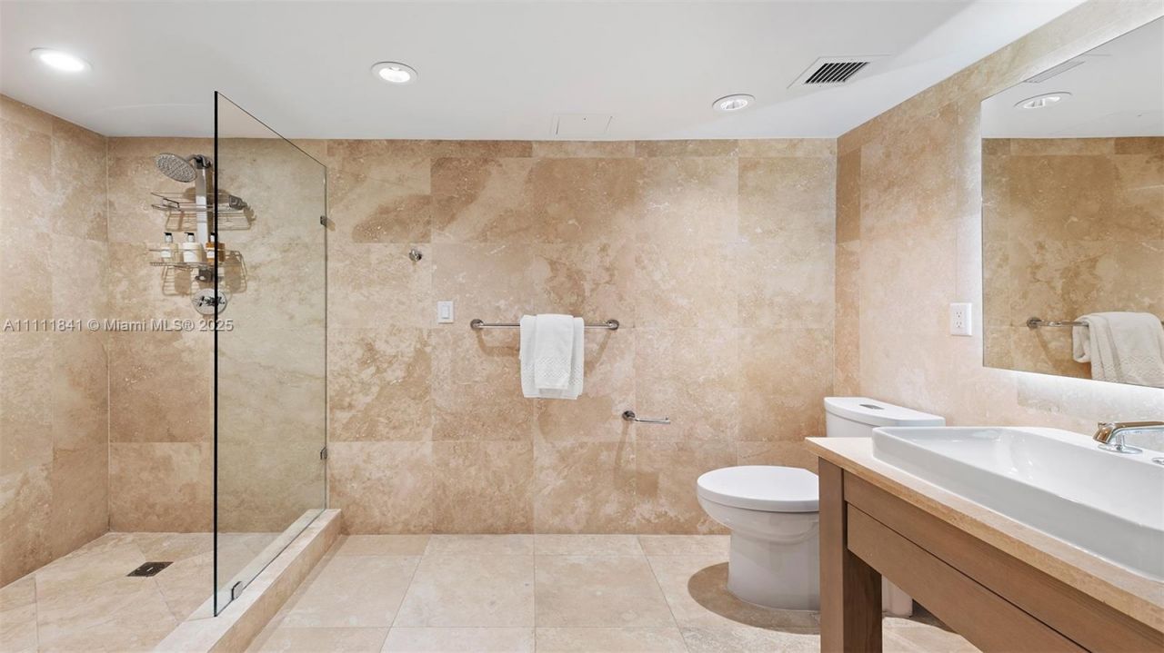 102 24th St, Unit 904, Miami Beach, FL 33139 Photo