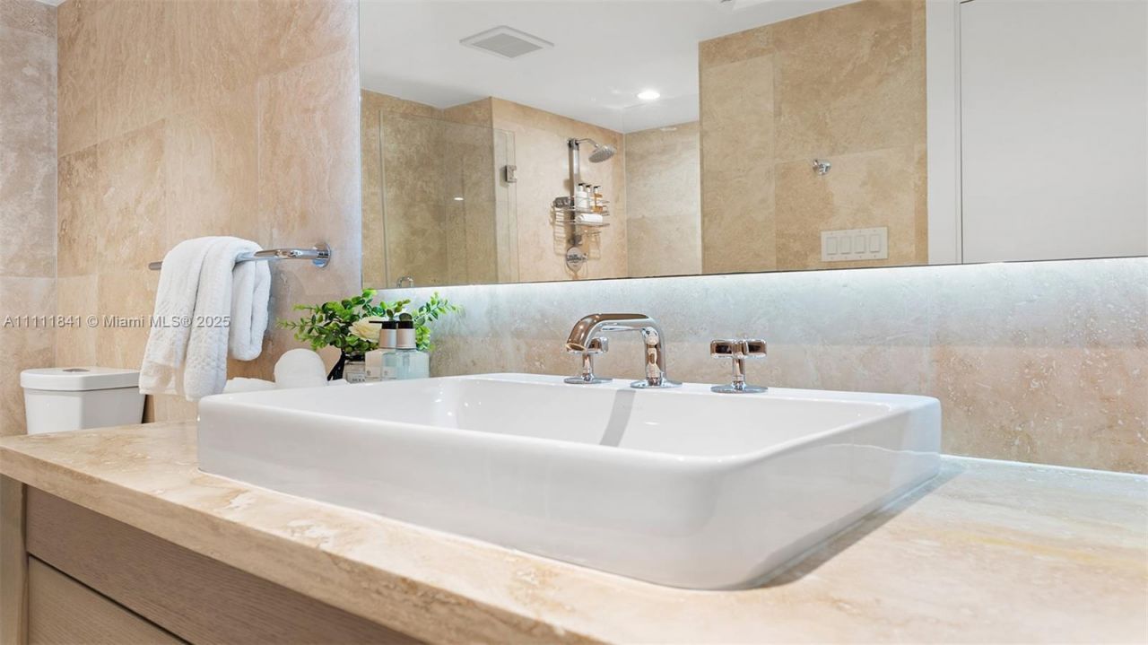 102 24th St, Unit 904, Miami Beach, FL 33139 Photo