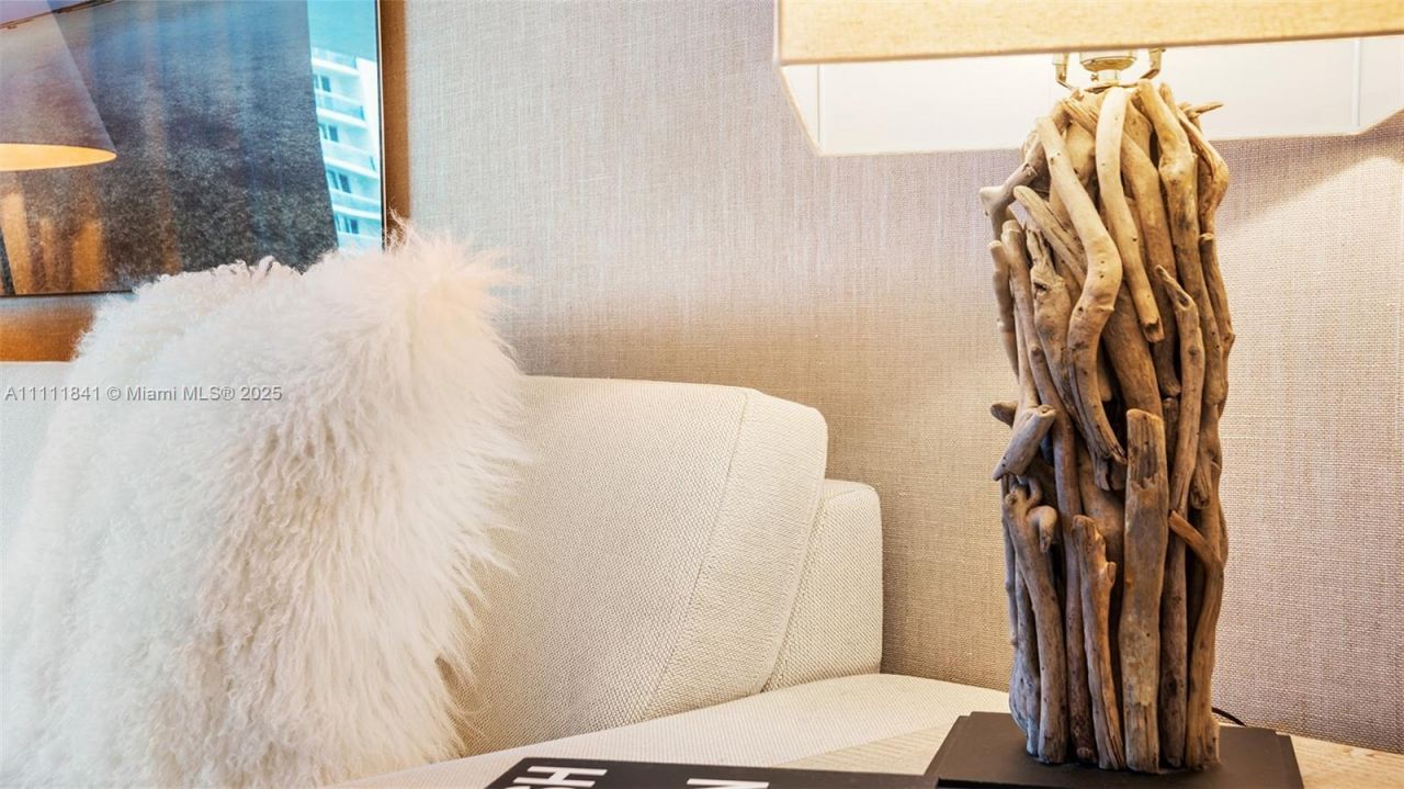 102 24th St, Unit 904, Miami Beach, FL 33139 Photo