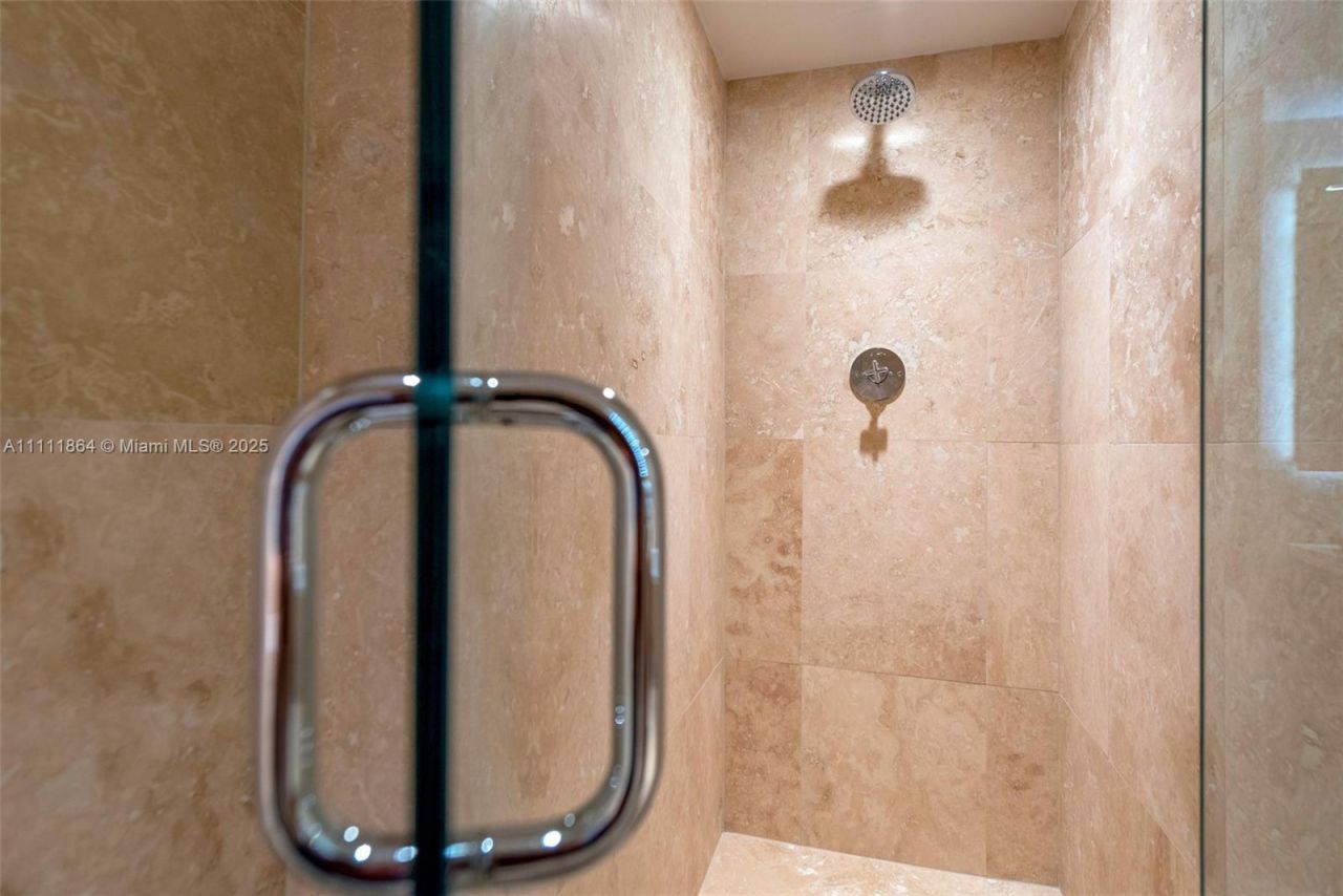 102 24th St, Unit 906, Miami Beach, FL 33139 Photo