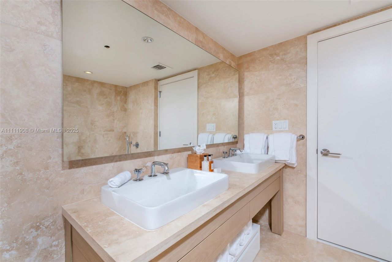 102 24th St, Unit 1019, Miami Beach, FL 33139 Photo