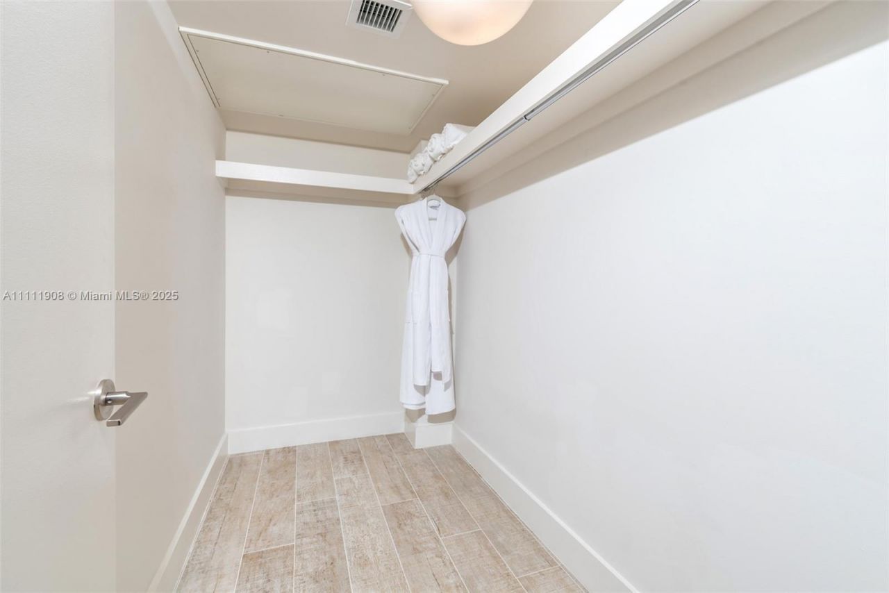 102 24th St, Unit 1019, Miami Beach, FL 33139 Photo