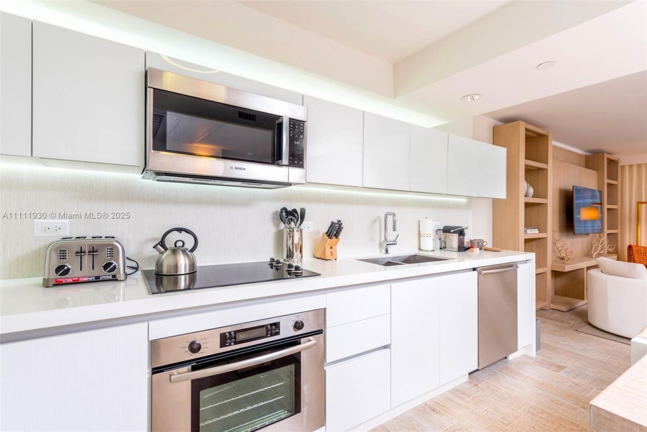 102 24th St, Unit 1106, Miami Beach, FL 33139 Photo