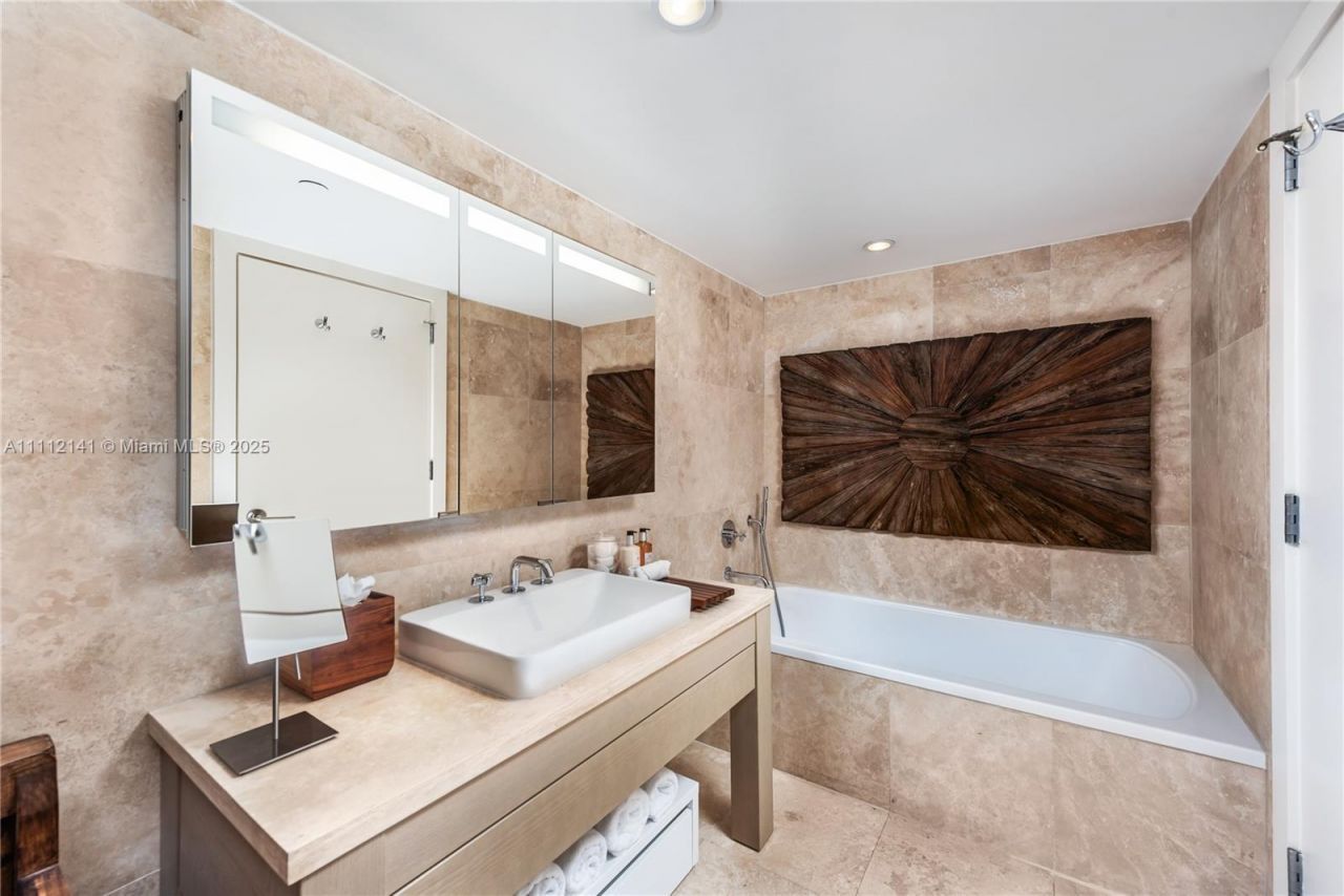 102 24th St, Unit 1208, Miami Beach, FL 33139 Photo