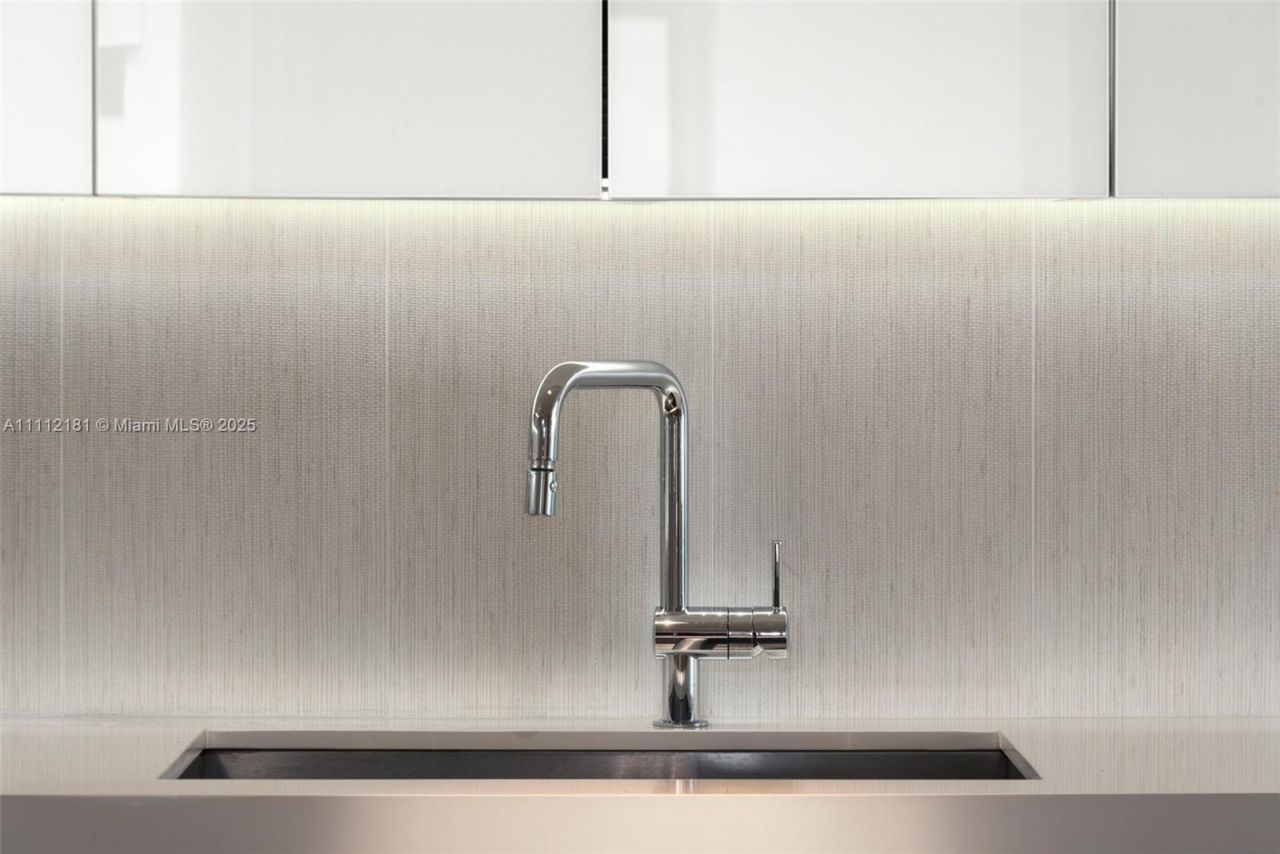 102 24th St, Unit 1219, Miami Beach, FL 33139 Photo