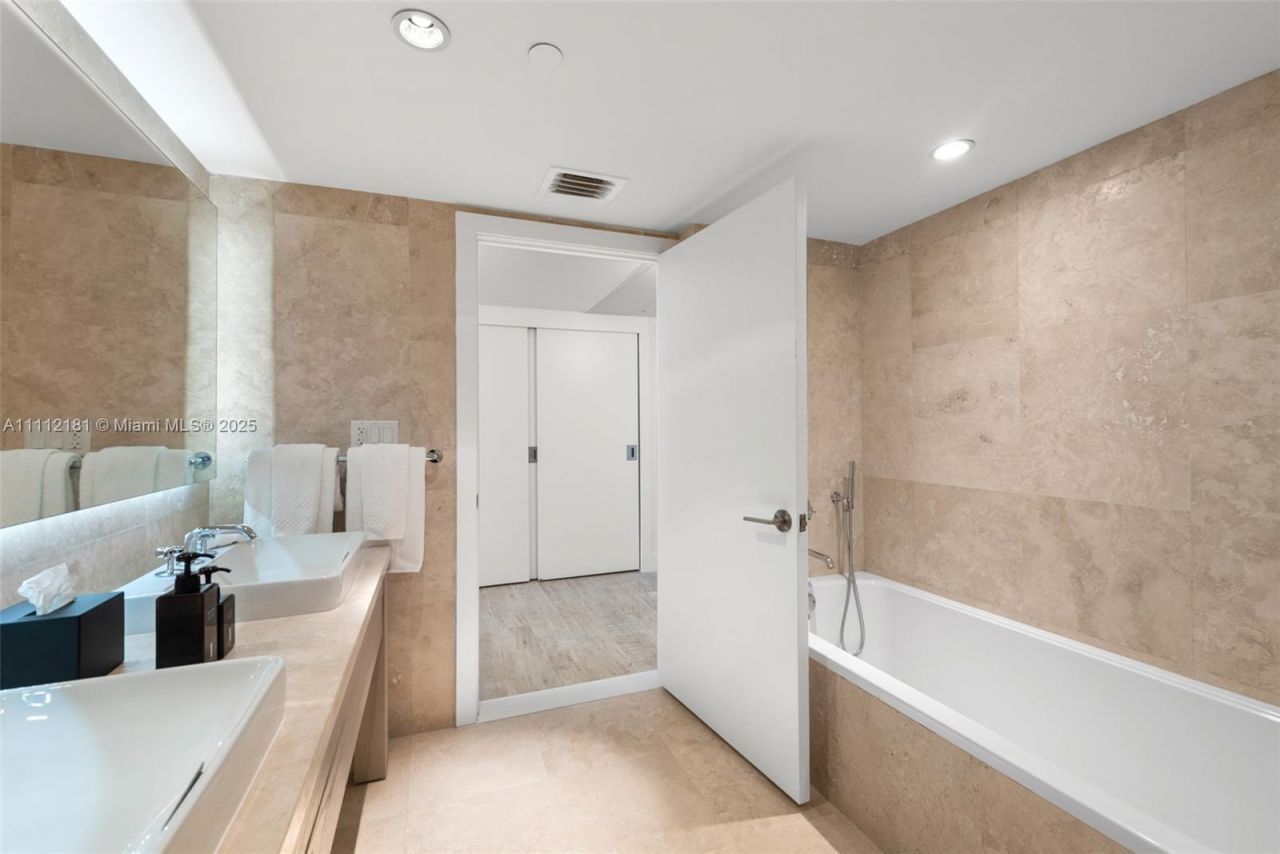 102 24th St, Unit 1219, Miami Beach, FL 33139 Photo