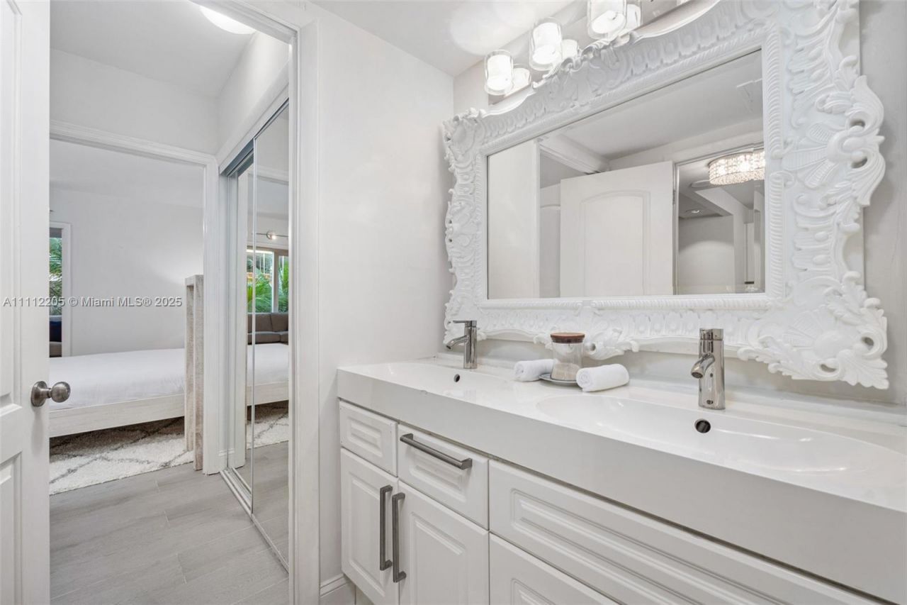 2301 Collins Ave, Unit 328, Miami Beach, FL 33139 Photo