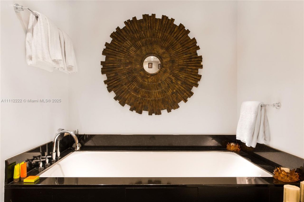 101 20th St, Unit 2402, Miami Beach, FL 33139 Photo