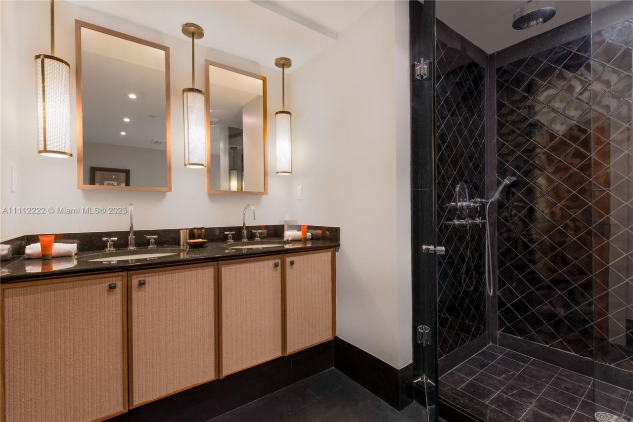 101 20th St, Unit 2402, Miami Beach, FL 33139 Photo