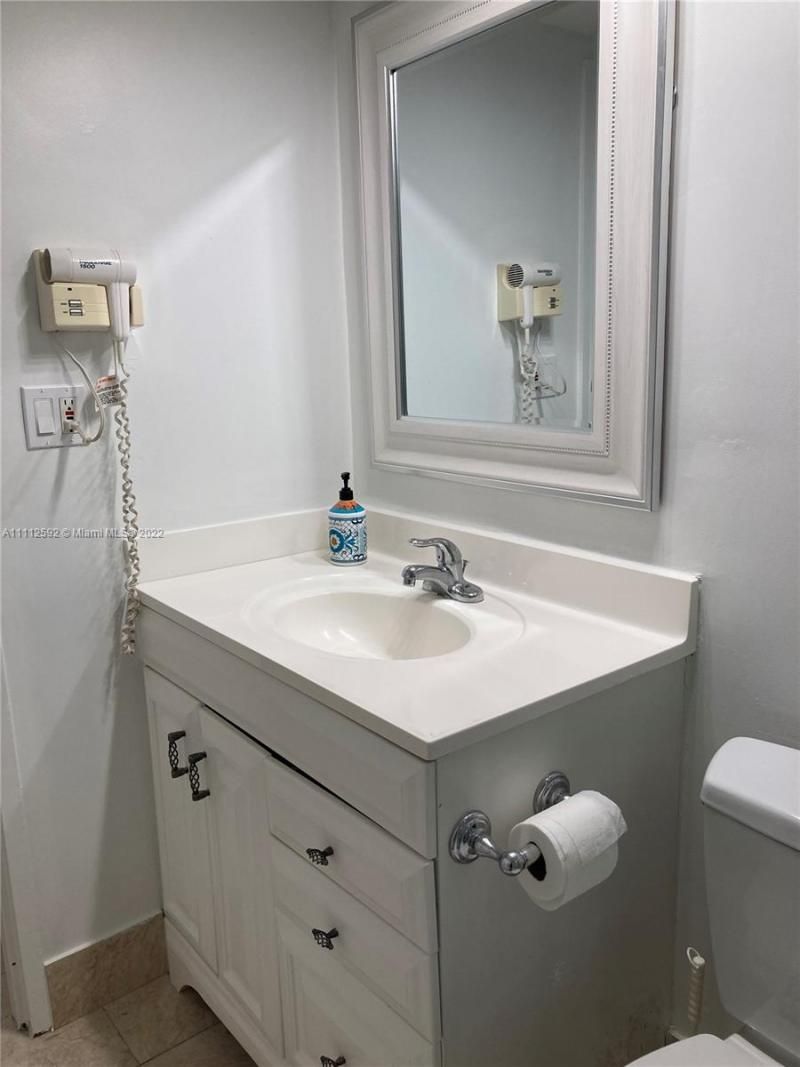 5161 Collins Ave, Unit 210, Miami Beach, FL 33140 Photo