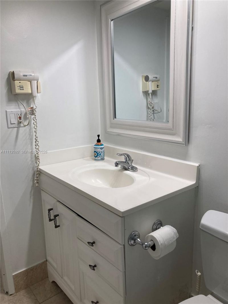 5161 Collins Ave, Unit 210, Miami Beach, FL 33140 Photo