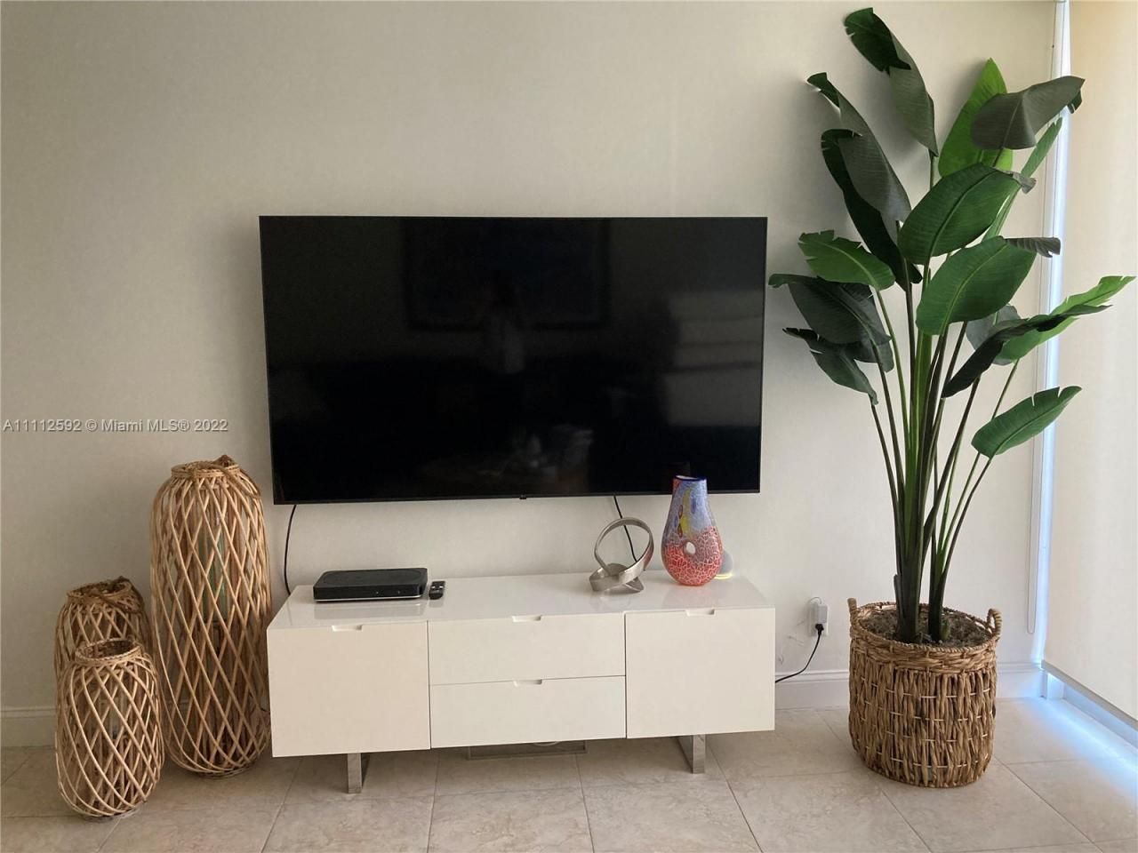 5161 Collins Ave, Unit 210, Miami Beach, FL 33140 Photo