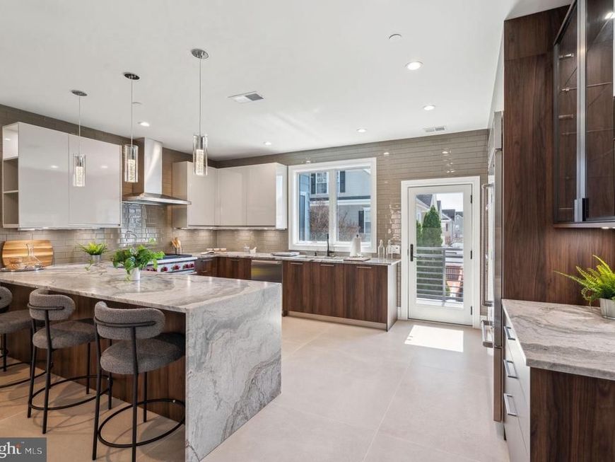 2006 Renaissance Walk, Philadelphia, PA 19145 Main Photo