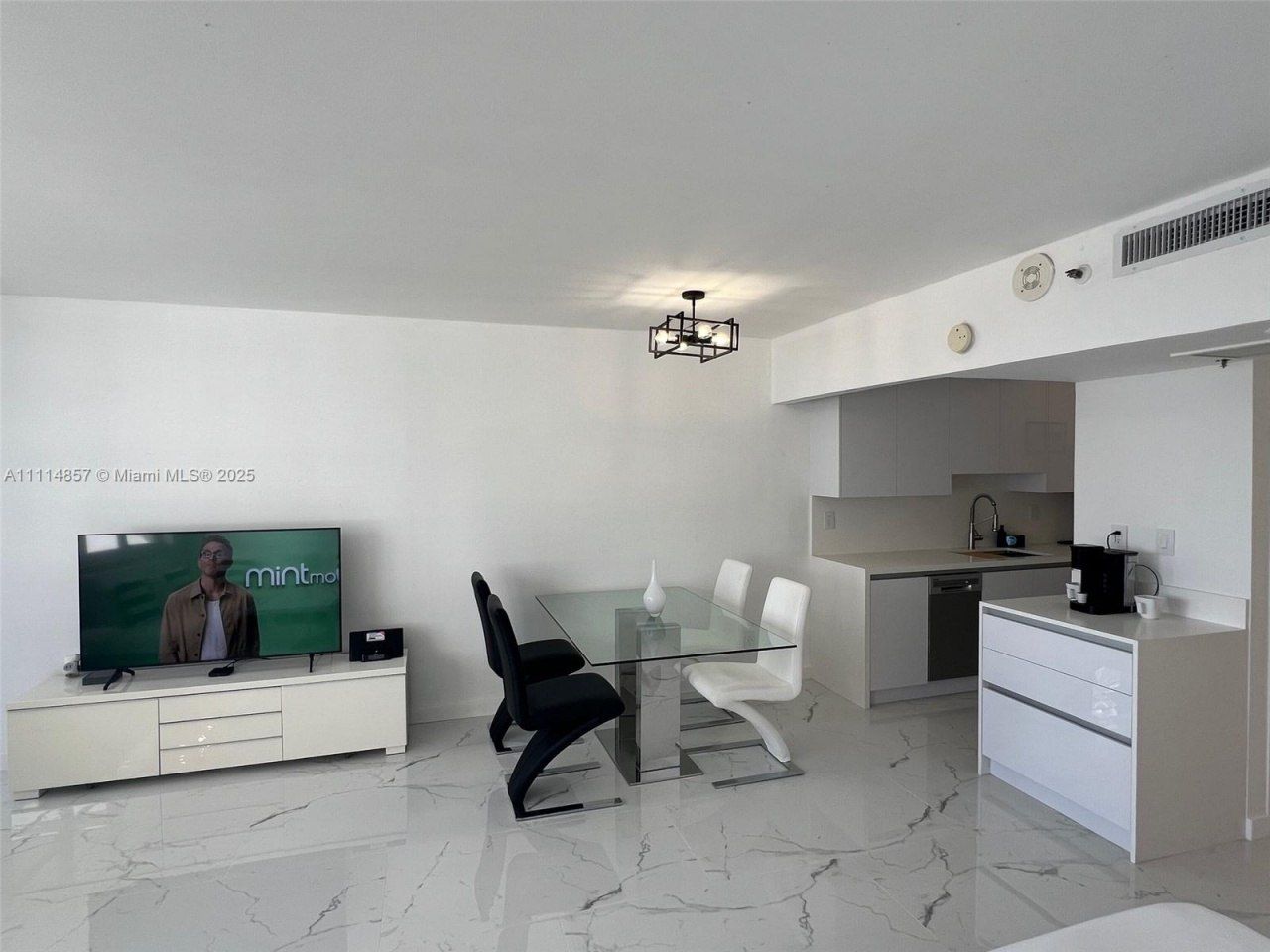 100 Lincoln Rd, Unit 1207, Miami Beach, FL 33139 Photo