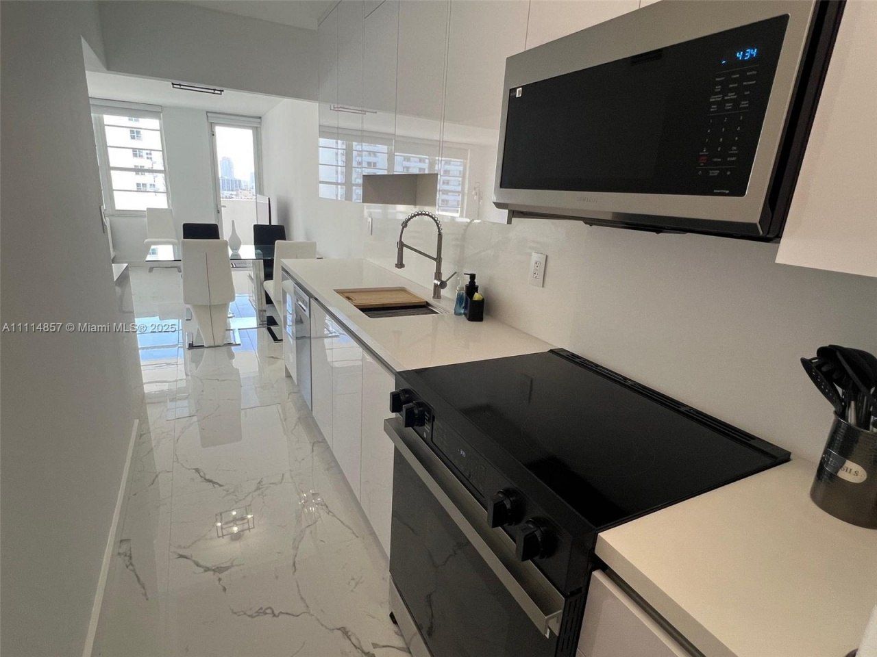 100 Lincoln Rd, Unit 1207, Miami Beach, FL 33139 Photo