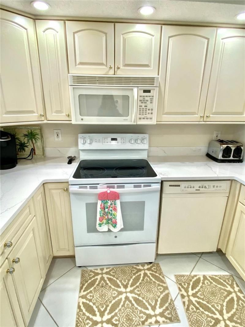 1001 Benjamin Franklin Drive, Unit 404, Sarasota, FL 34236 Photo