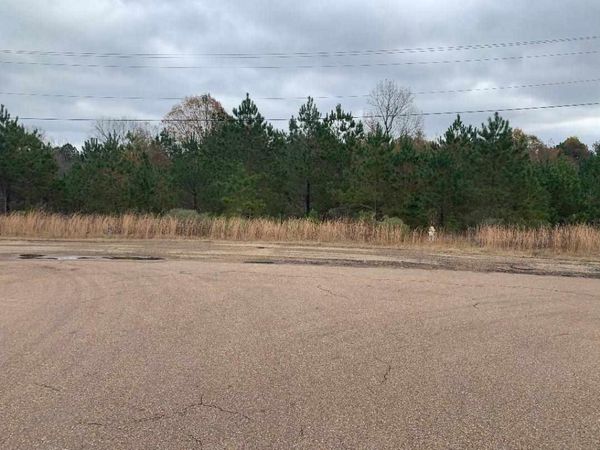 Southpointe Drive, Byram, MS 39272