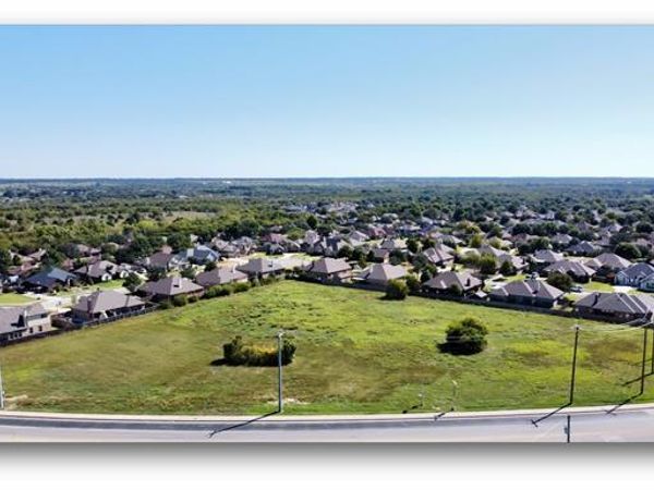 1651 Country Club Road, Cleburne, TX 76033