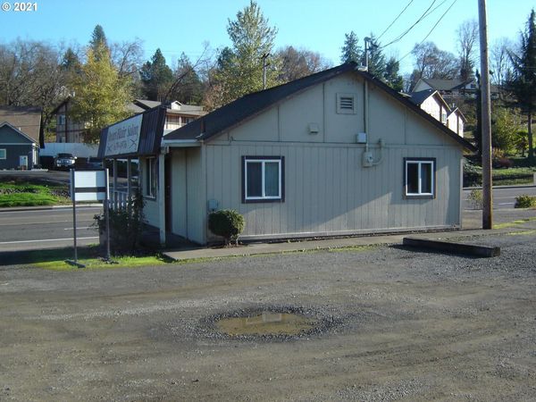 320 NW MAIN ST, Winston, OR 97496