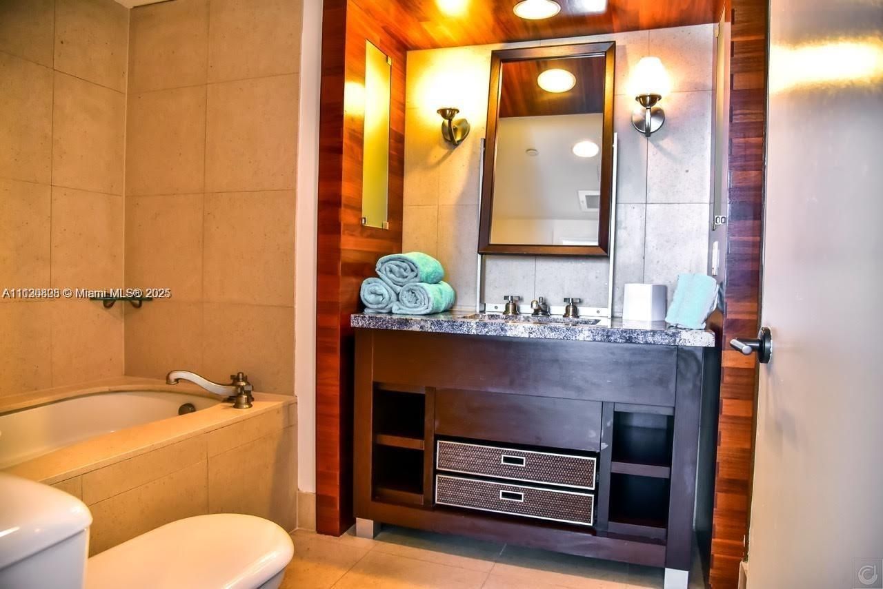 6801 Collins Ave, Unit C1115, Miami Beach, FL 33141 Photo