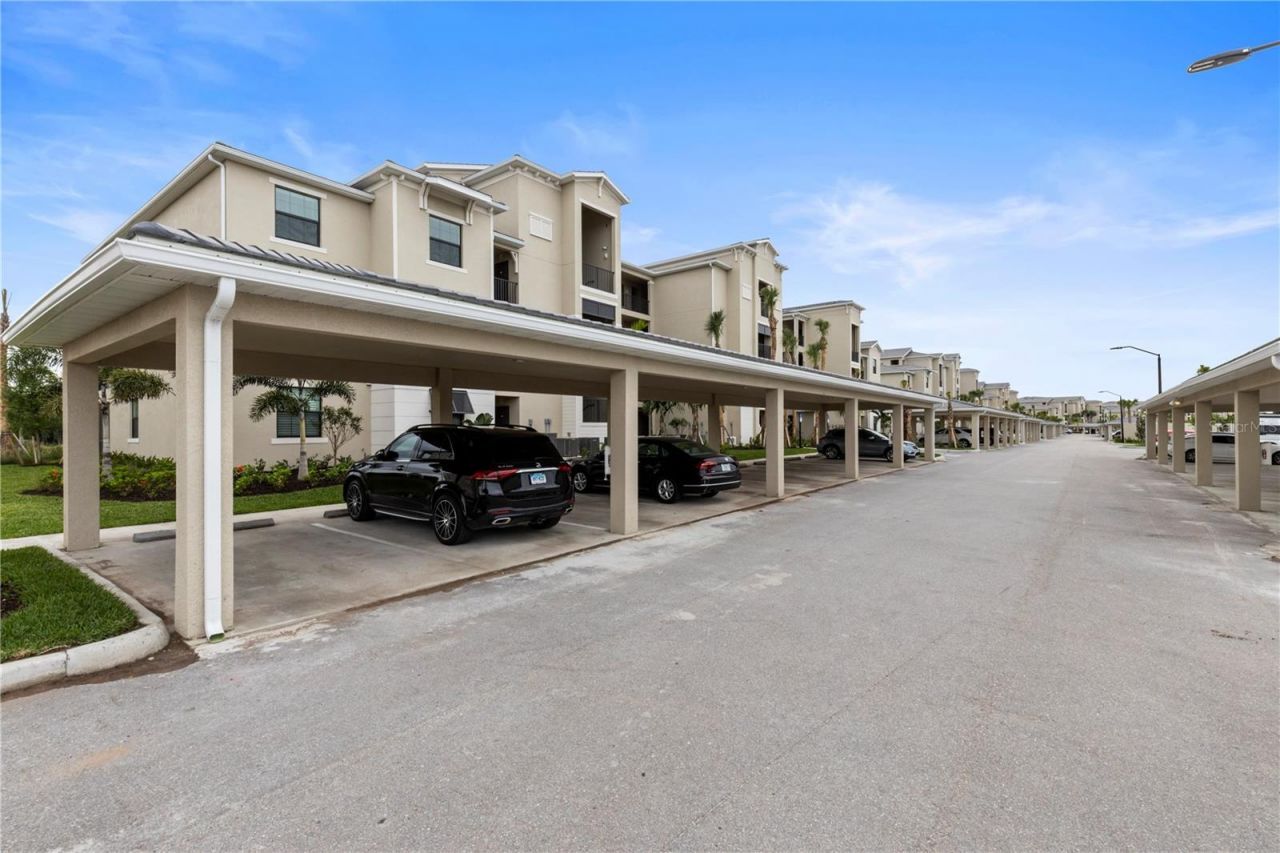 18008 Gawthrop Drive, Unit 402, Lakewood Ranch, FL 34211 Photo