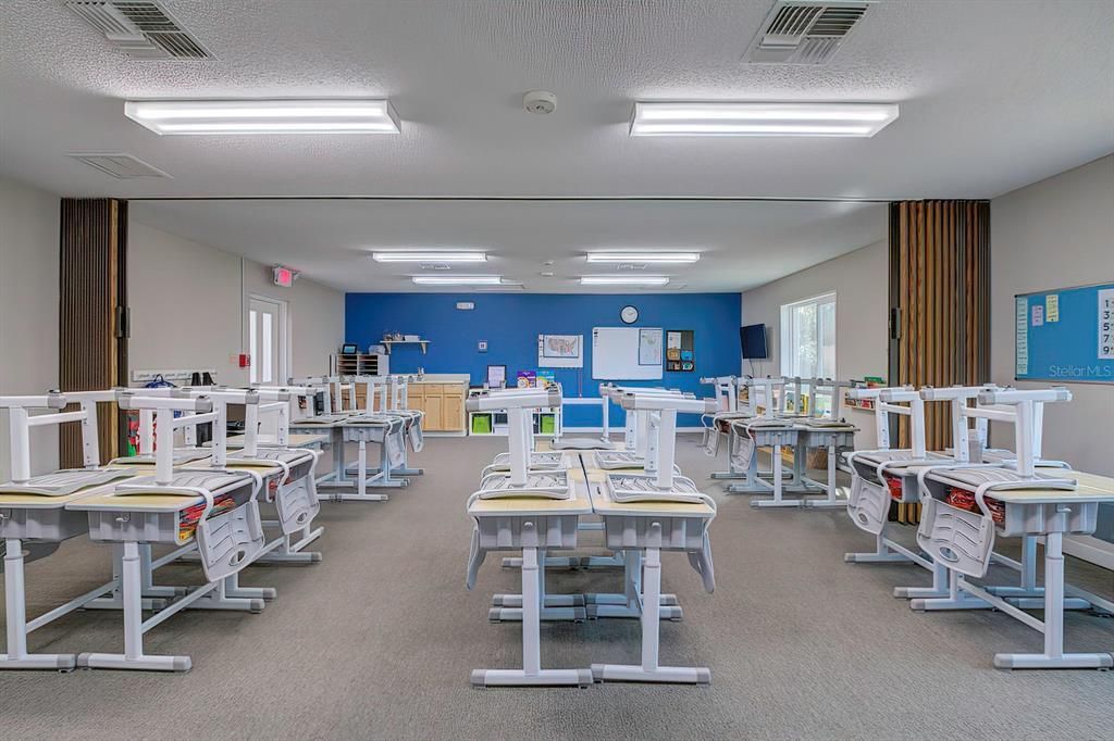 6001 Deltona Boulevard, Spring Hill, FL 34606 Photo