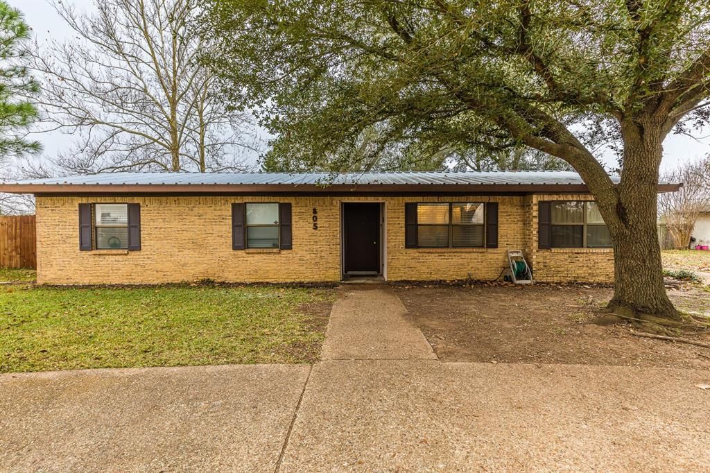 805 N Fullerton Avenue, Dawson, TX 76639 Main Photo