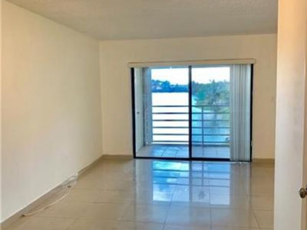 2790 W 60th Street, Unit 32, Hialeah, FL 33016