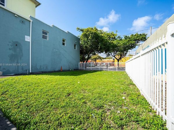 1525 NW 3rd Ave, Miami, FL 33136