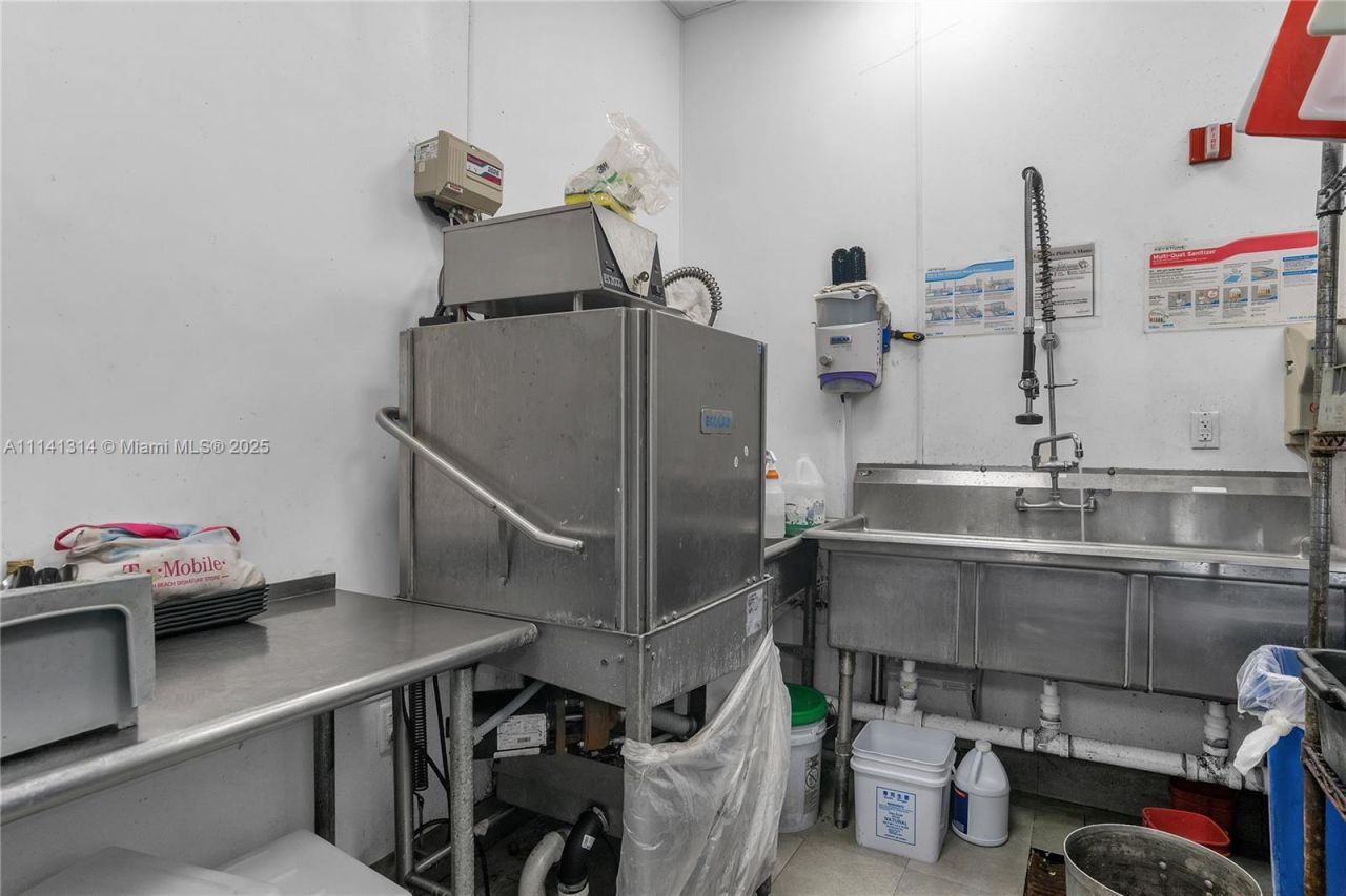 Miracle Mile- Restaurant For Sale, Coral Gables, FL 33134 Photo