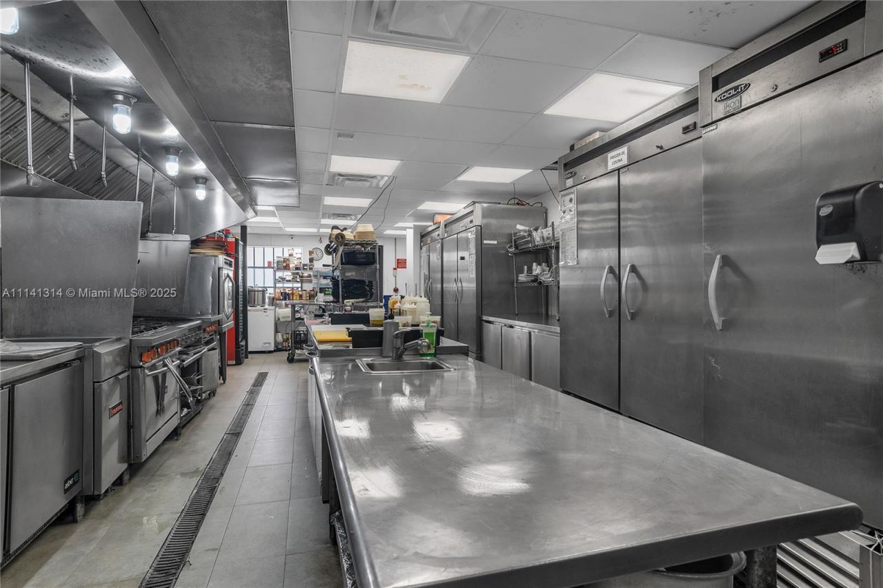 Miracle Mile- Restaurant For Sale, Coral Gables, FL 33134 Photo