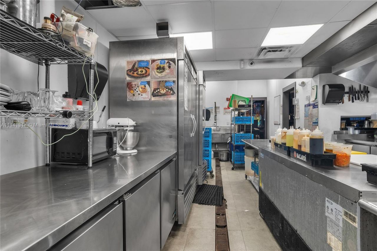 Miracle Mile- Restaurant For Sale, Coral Gables, FL 33134 Photo