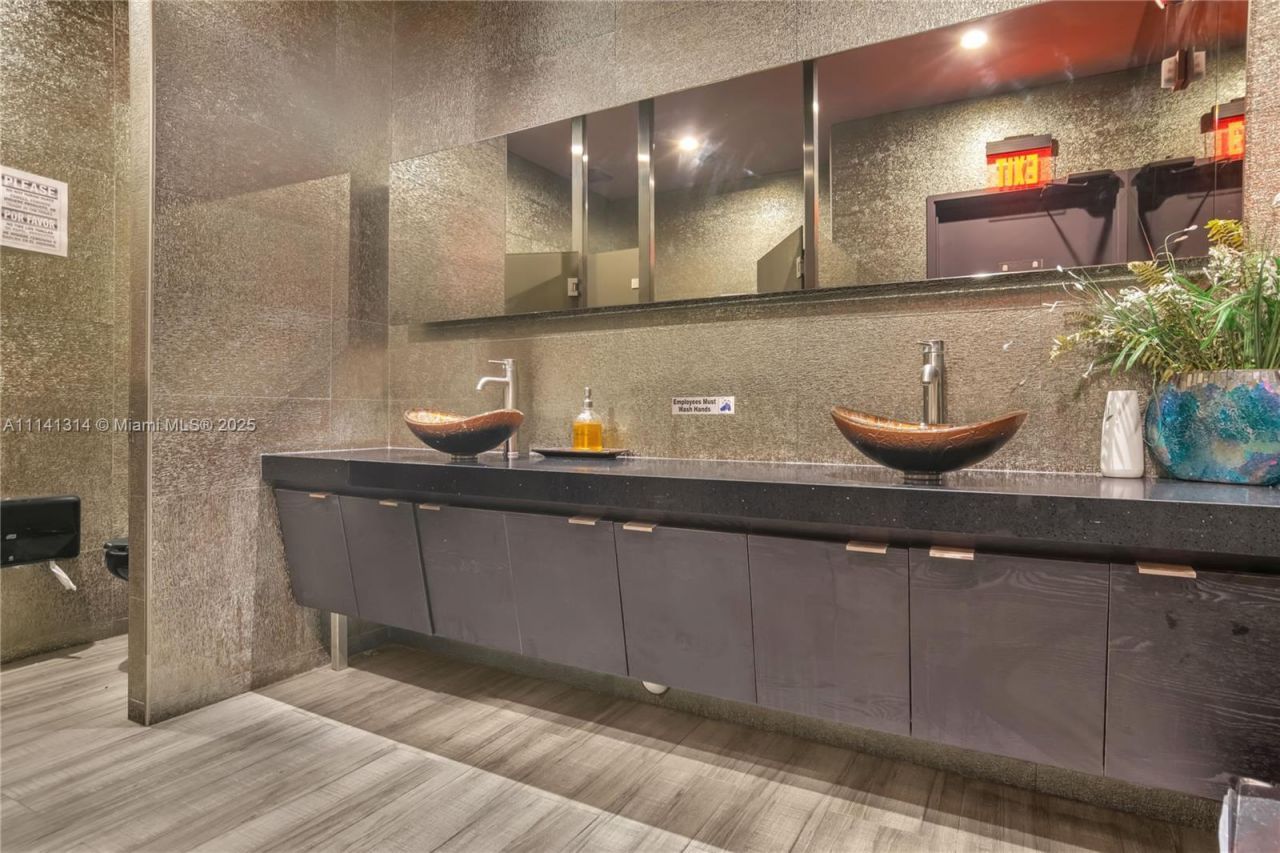 Miracle Mile- Restaurant For Sale, Coral Gables, FL 33134 Photo