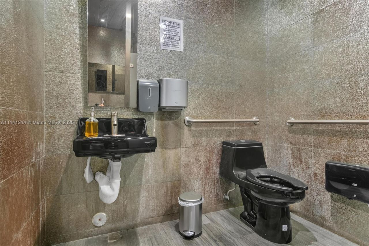 Miracle Mile- Restaurant For Sale, Coral Gables, FL 33134 Photo