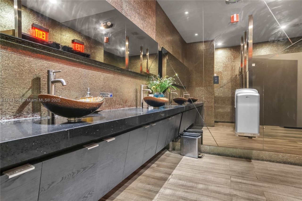 Miracle Mile- Restaurant For Sale, Coral Gables, FL 33134 Photo