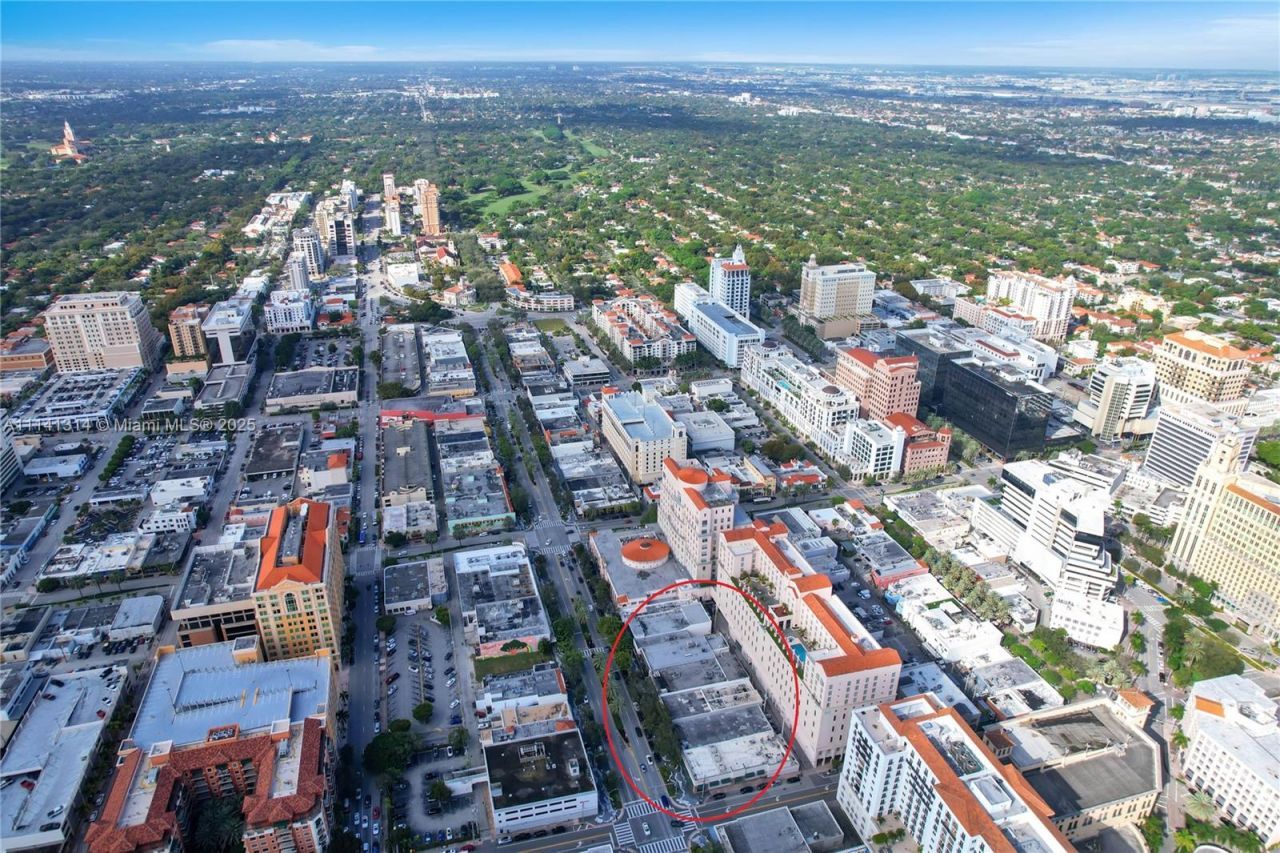 Miracle Mile- Restaurant For Sale, Coral Gables, FL 33134 Photo