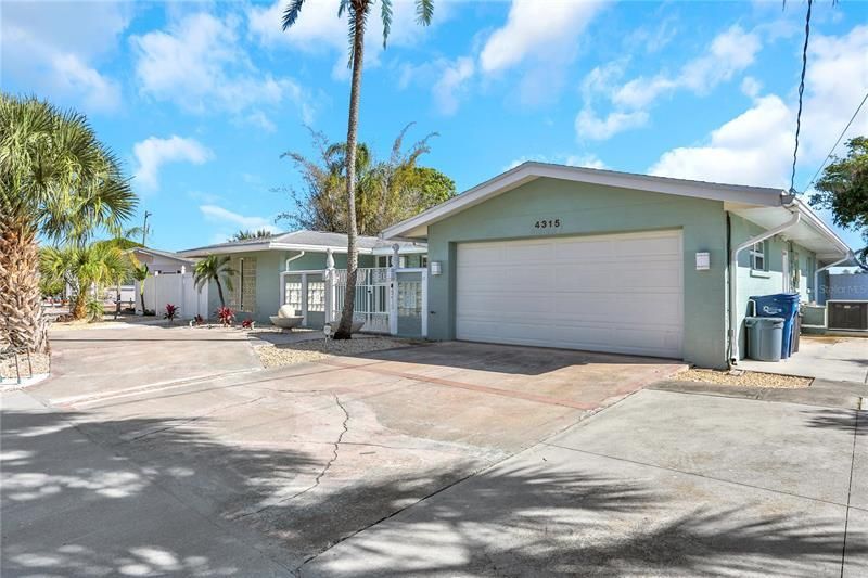 4315 Royal Palm Drive, Bradenton, FL 34210 Photo