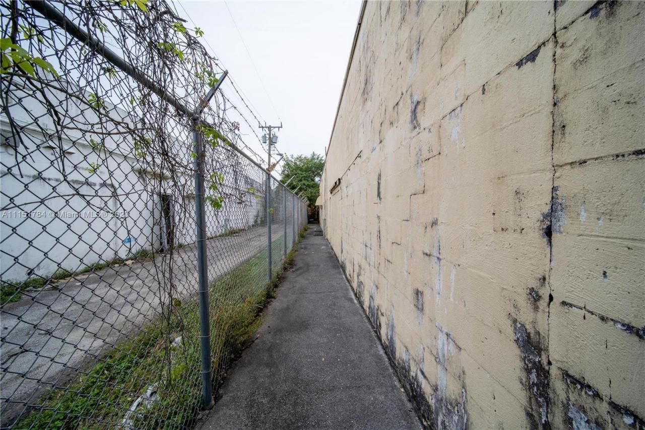 1040 E 26th Street, Hialeah, FL 33013 Photo