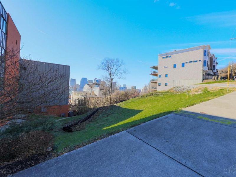 327 Oregon Street, Unit 9, Cincinnati, OH 45202 Photo 8