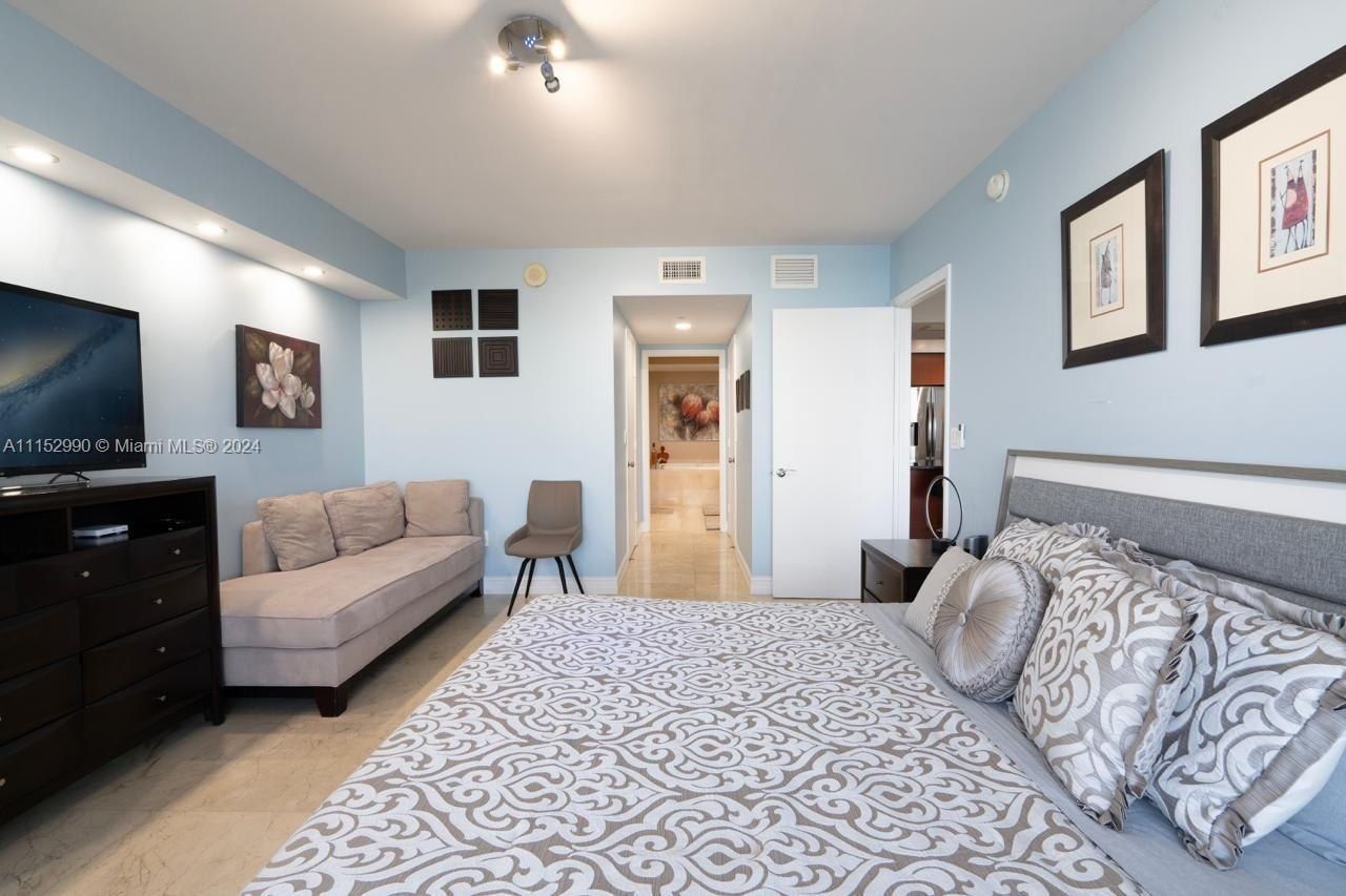 1830 Ocean Dr, Unit 4710, Hallandale Beach, FL 33009 Photo