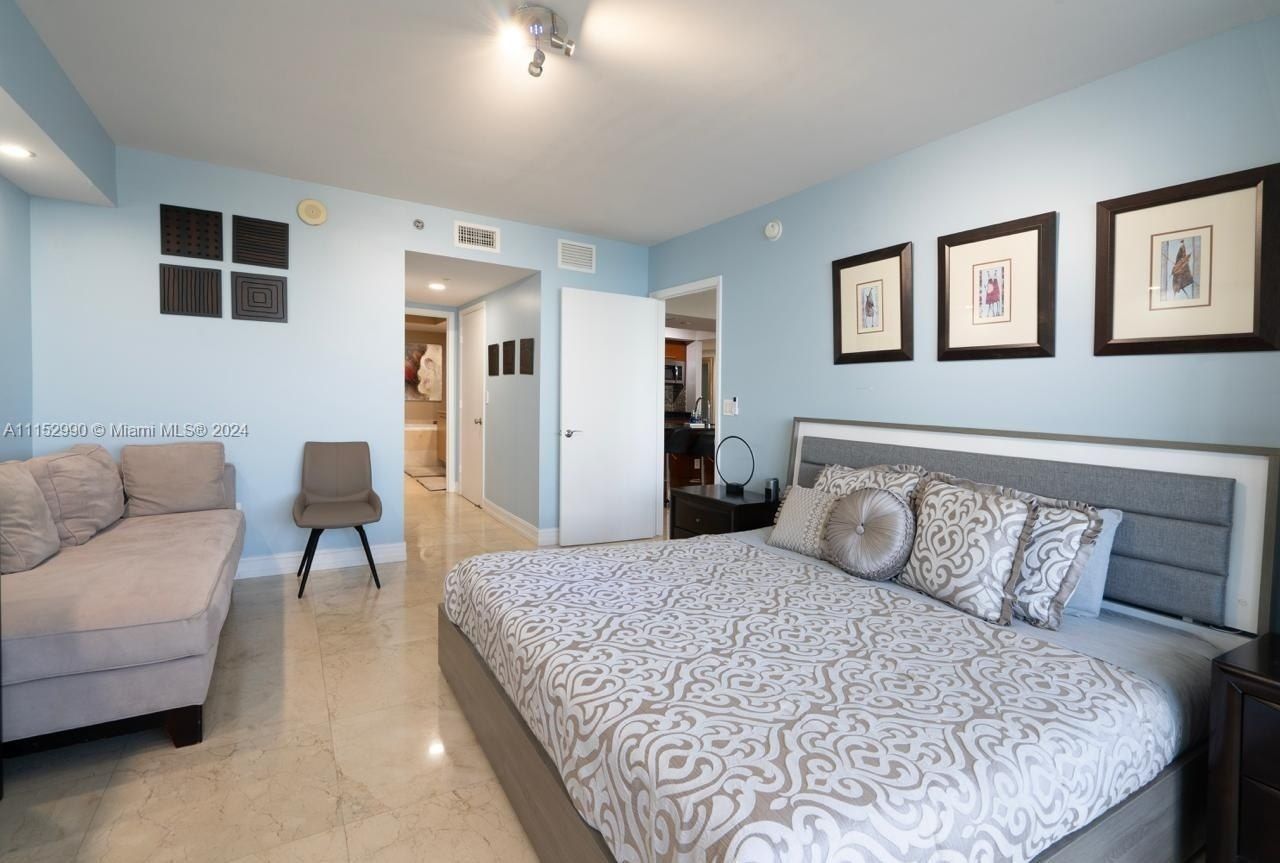 1830 Ocean Dr, Unit 4710, Hallandale Beach, FL 33009 Photo