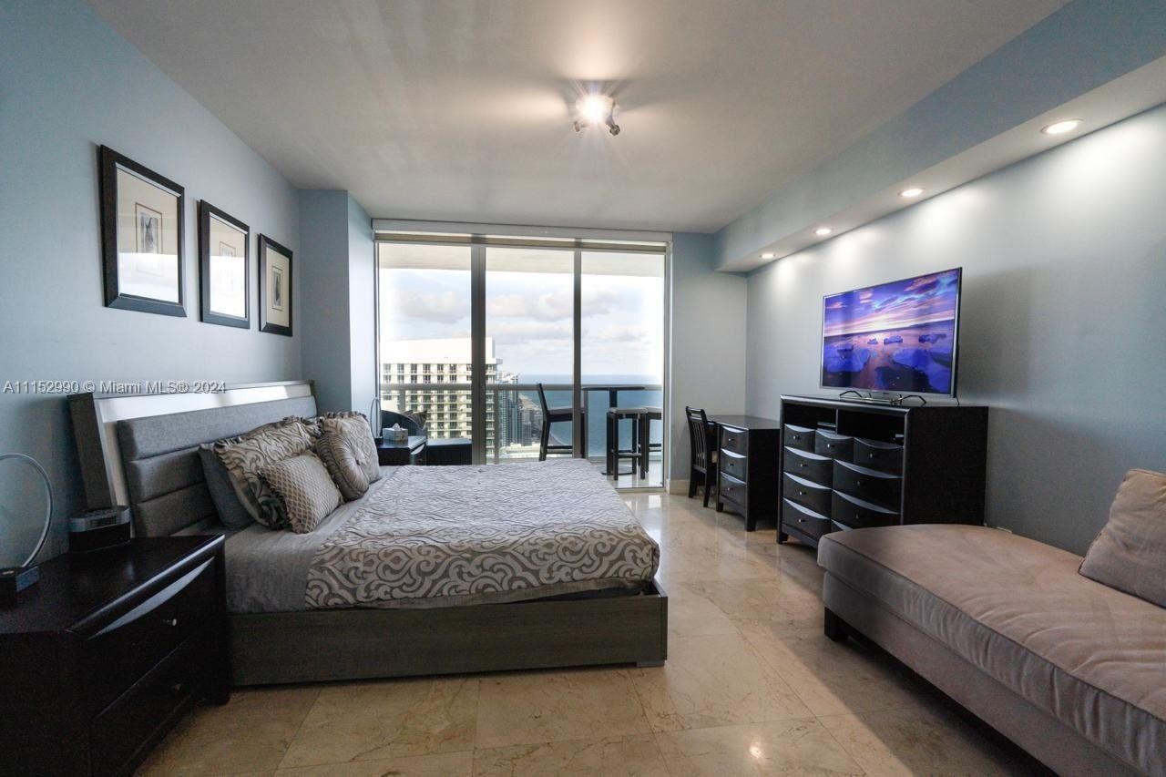 1830 Ocean Dr, Unit 4710, Hallandale Beach, FL 33009 Photo