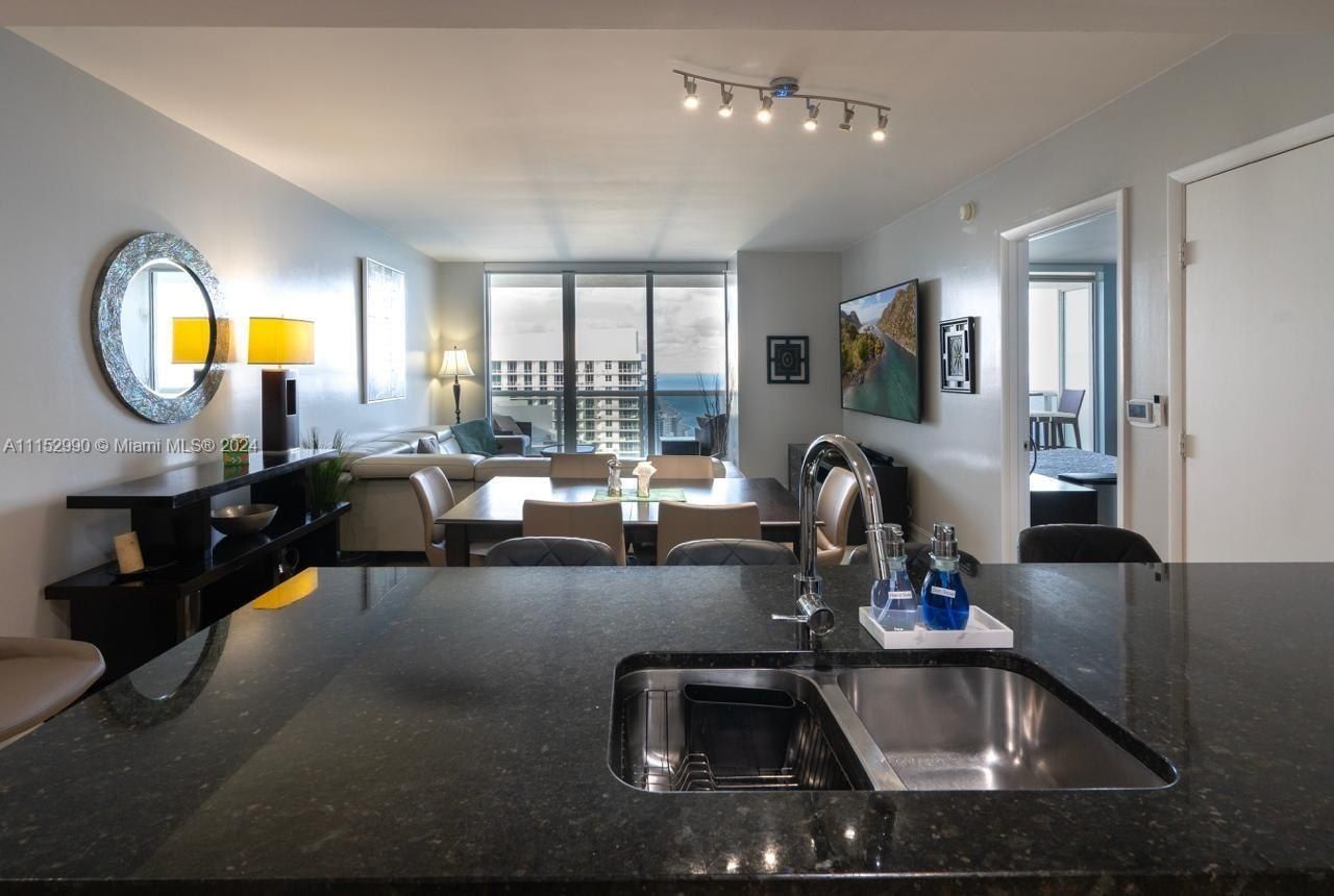 1830 Ocean Dr, Unit 4710, Hallandale Beach, FL 33009 Photo