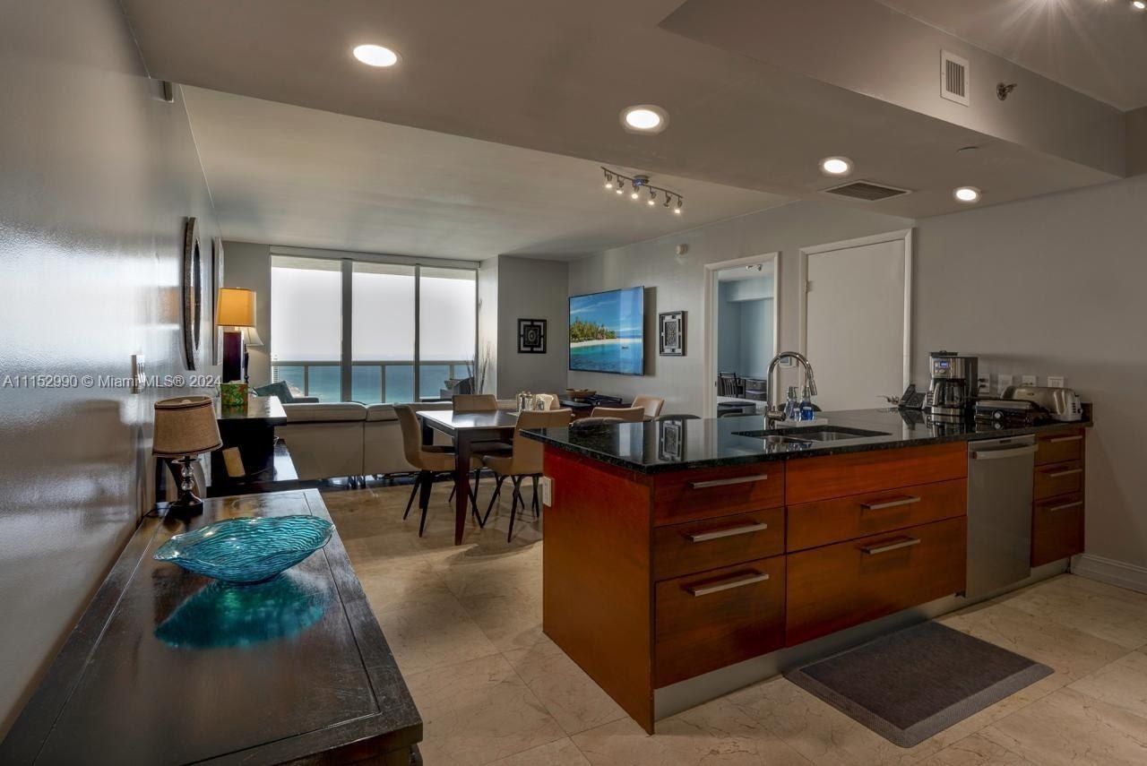 1830 Ocean Dr, Unit 4710, Hallandale Beach, FL 33009 Photo