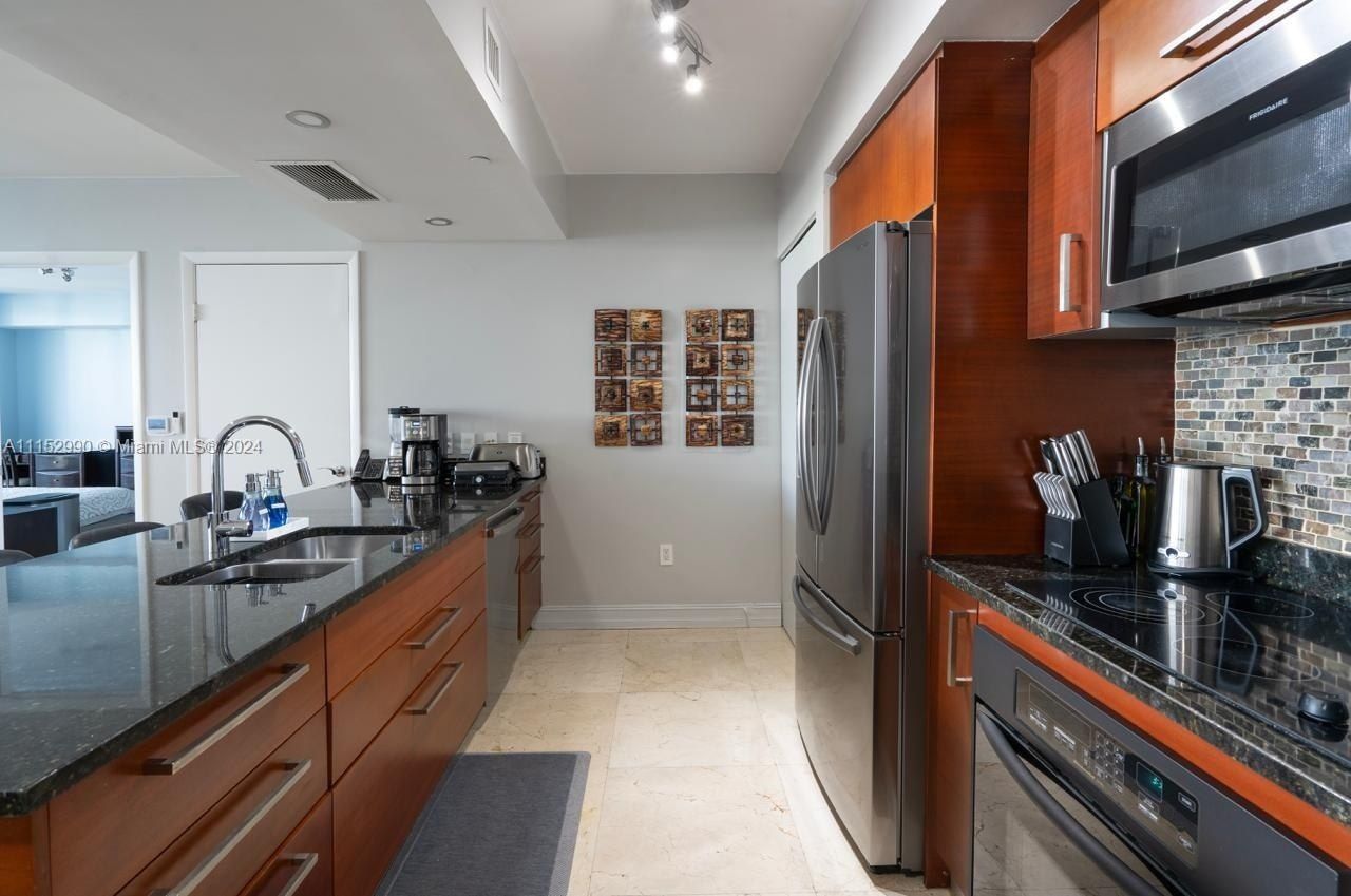 1830 Ocean Dr, Unit 4710, Hallandale Beach, FL 33009 Photo