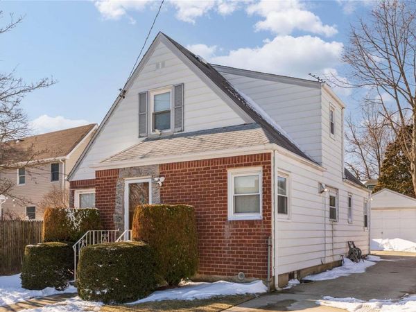 521 S 12th Street, New Hyde Park, NY 11040